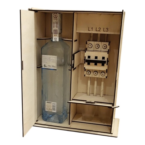 Drewniany schowek elektryka